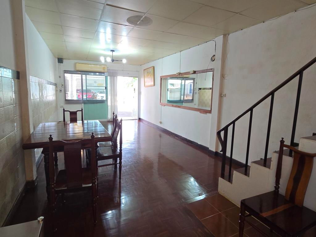 รูป ให้เช่าบ้านแฝดภายในรั้วเดียวกับเจ้าของบ้านขนาด 2 ห้องนอน 2ห้องน้ำ 150 ตรม. เดิน 10-15 นาทีถึงสถานีรถไฟฟ้าบีทีเอสเพลินจิตหรือสวนลุมฯ อนุญาตเลี้ยงสัตว์  - รูปที่ 4/54