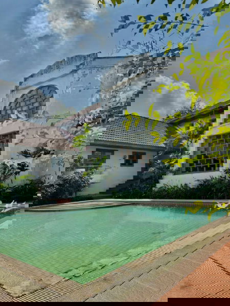 ขายบ้านเดี่ยว : ✨✨✨คฤหาสน์หรูพร้อมสระว่ายน้ำ แปลงมุม ติดถนน 3 ด้าน! 📍ใจกลางเมืองสมุทรปราการ