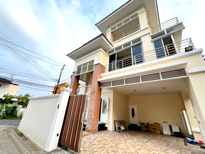 เช่าบ้านเดี่ยว โรงเรียนเซนต์แอนดรูส์อินเตอร์เนชันแนล กรุงเทพ : 🔥 (Urgent Rental) — ❤️💙Large Luxury House in Sukhumvit – Ekkamai – Thonglor Area  🏡 Rare 7-Bedroom Detached Home | Fully Renovated |