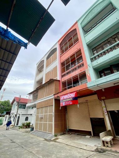 ธนะสิน นวมินทร์ 68 (ตึกแถวขายตามสภาพ) ขายอาคารพาณิชย์ 3.5 ชั้น  หมู่บ้านธนะสิน โครงการ 4  ซอย นวมินทร์ 68