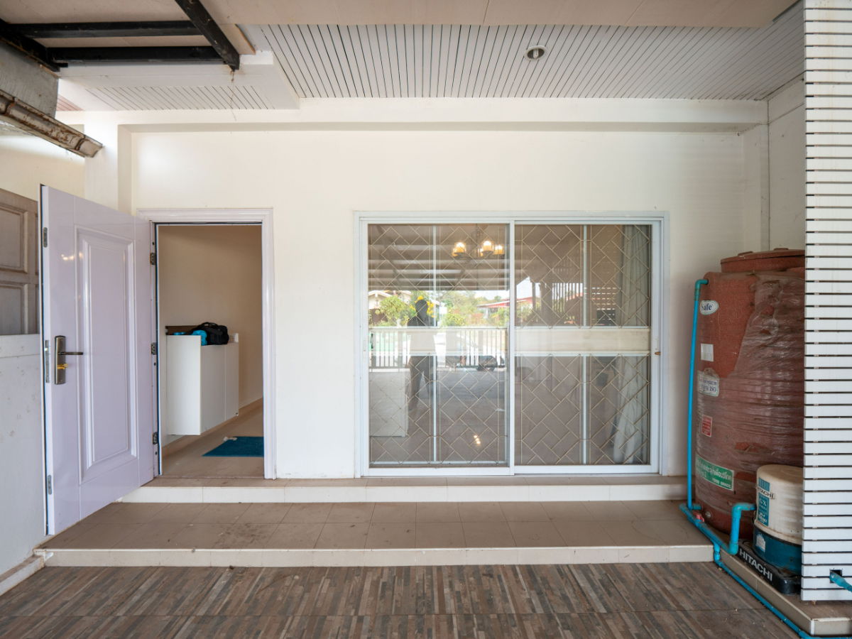 รูป #ขายบ้านริมแม่น้ำโขง #เมืองนครพนม ทำเลดีมากๆ สวยสภาพดี 95% ขายถูก พร้อมอยู่ได้เลย 100 เมตร ถึงริมโขง #ขายทาวน์เฮาส์ริมโขง 2 ชั้น ขนาด 34.9 ตรว. - รูปที่ 16/56