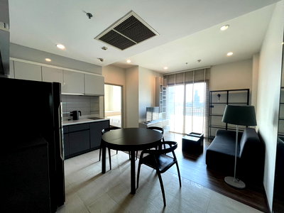Condos for rent Soi Sukhumvit 71 : For rent one bedroom 45 sqm fully furnished conner unit