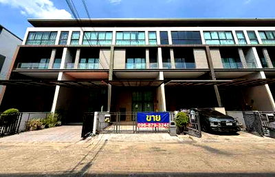 ทาวน์โฮม ม.เกริก : ขายด่วน !! ทาวน์เฮ้าส์ 3.5 ชั้น 20.1 ตรว บ้านกลางเมือง วิภาวดี 64