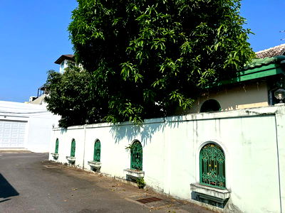 บ้านเดี่ยว ม.ศรีนครินทรวิโรฒ วิทยาเขตประสานมิตร :  ✨✨✨ขายด่วน! ที่ดิน 100 วา ✨พร้อมสิ่งปลูกสร้าง แปลงมุม   📍ทำเลหายาก สุขุมวิท 71 – ปรีดีพนมยงค์ 42