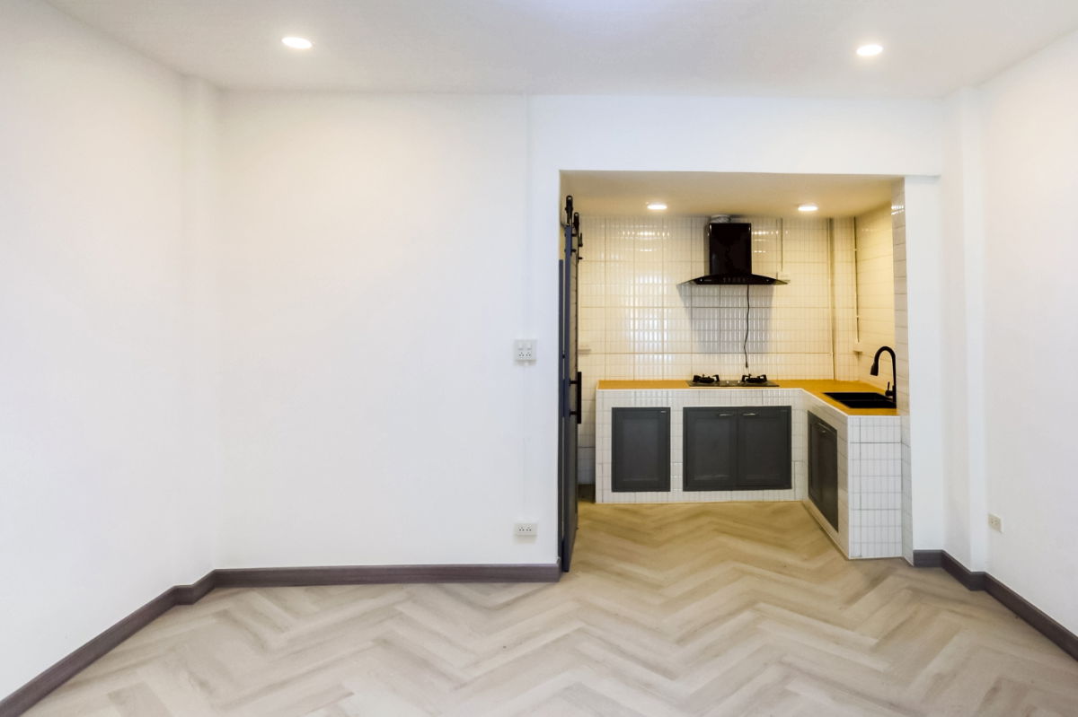 รูป ✨✨ ขายด่วน น้ อ ง I N D Y ✨✨ ทาวน์เฮ้าส์ 3 ชั้น ทำเลดีเวอร์มากมาย 🏡🏡 ลาดพร้าว 94 🏡🏡 ( ซ อ ย อิ น ท ร า ภ ร ณ์ ) - รูปที่ 3/19