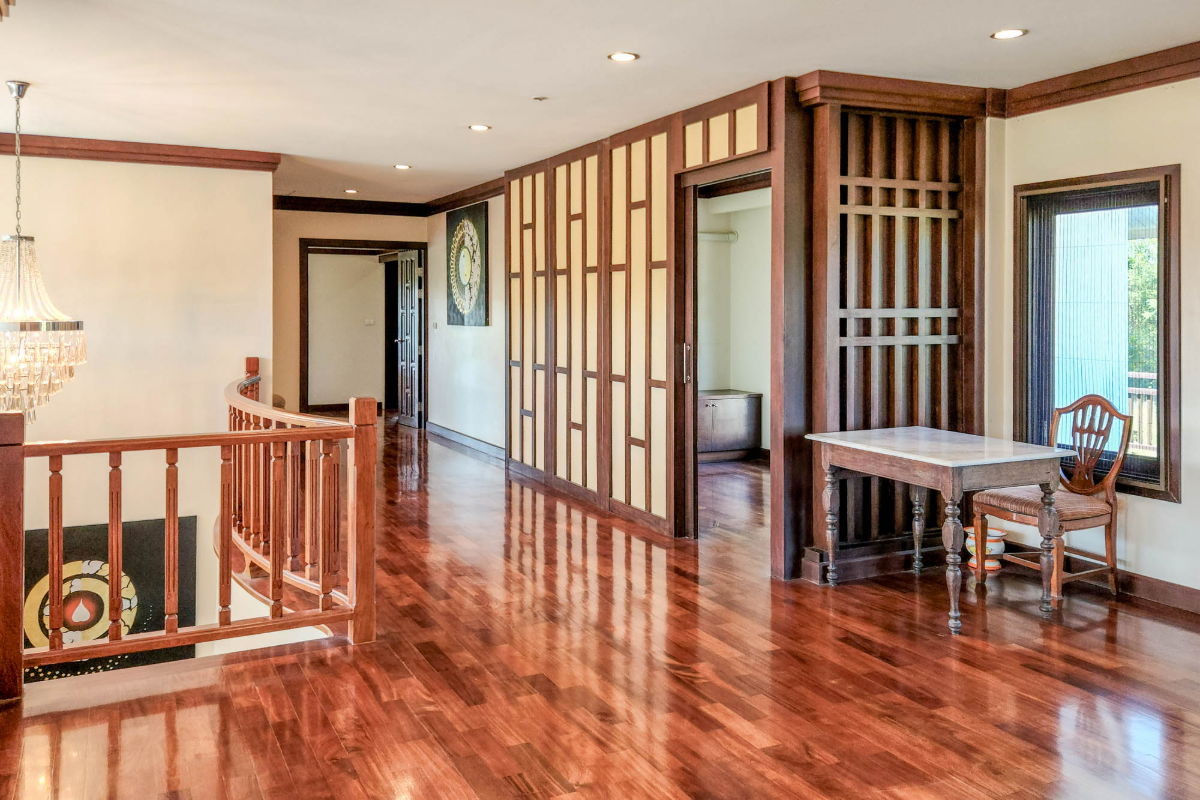 picture Spacious Private Residence with Pool and Garden Setting - 6/18