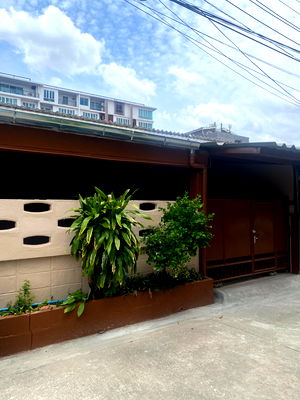 เช่าบ้านเดี่ยว วิทยาลัยป้องกันราชอาณาจักร (วปอ.) : ว่างพร้อมเข้าอยู่ บ้านย่านรัชดาตกแต่งใหม่ทั้งหลัง