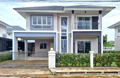 บ้านเดี่ยว เทศบาลตำบลสันกำแพง : ขายด่วน!!! 0961263535 ราคาต่ำกว่า ประเมินมากๆ โครงการกาญจน์กนกวิลล์ 14 (น้ำโฮม สันกำแพงสายใหม่) ราคา 2.65 ล้านบาท เนื้อที่ 60 ตร.ว. 3 นอน  3 น้ำ 