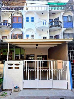 Townhouses for sale Bangkok : CS049 🏡🎀 Lowest price! Beautiful, fully furnished house for sale. Just bring your bags and move in!