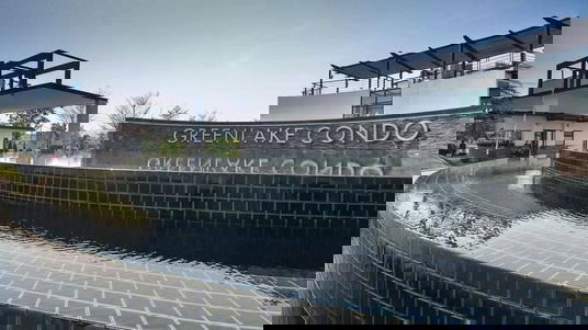 Condo for sale in Sriracha, Green Lake. Beautiful unit, fully furnished.