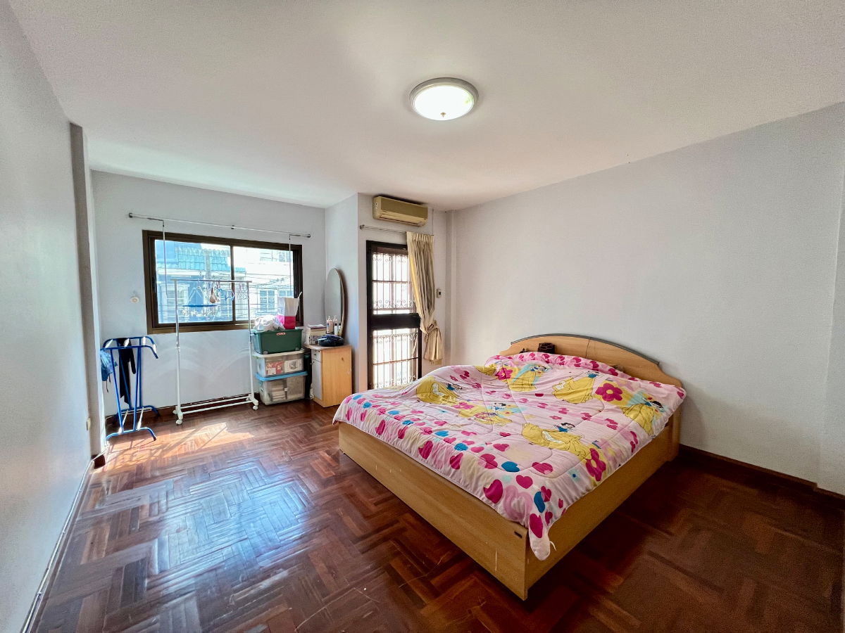 รูป ขายทาวน์โฮม 3 ชั้น หมู่บ้านเกตุนุติเชอมีเน่ ลาดพร้าว 87 | ทำเลศักยภาพ ใจกลางลาดพร้าว เดินทางสะดวก ใกล้สิ่งอำนวยความสะดวกครบ - รูปที่ 15/22