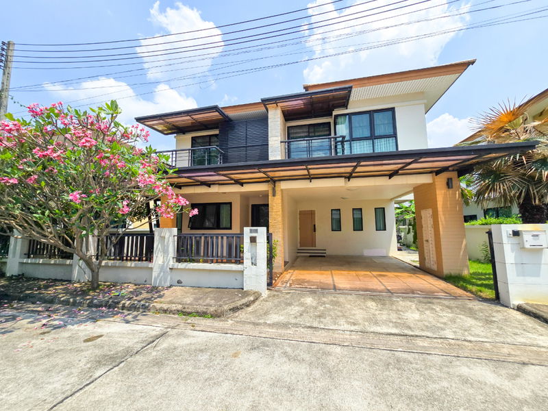 Houses for sale : Sale, single house, Kiriracha Village, Kaokilo, Sriracha, size 205 sq.m., 3 bedrooms, beautifully decorated, fully furnished, ready to move in