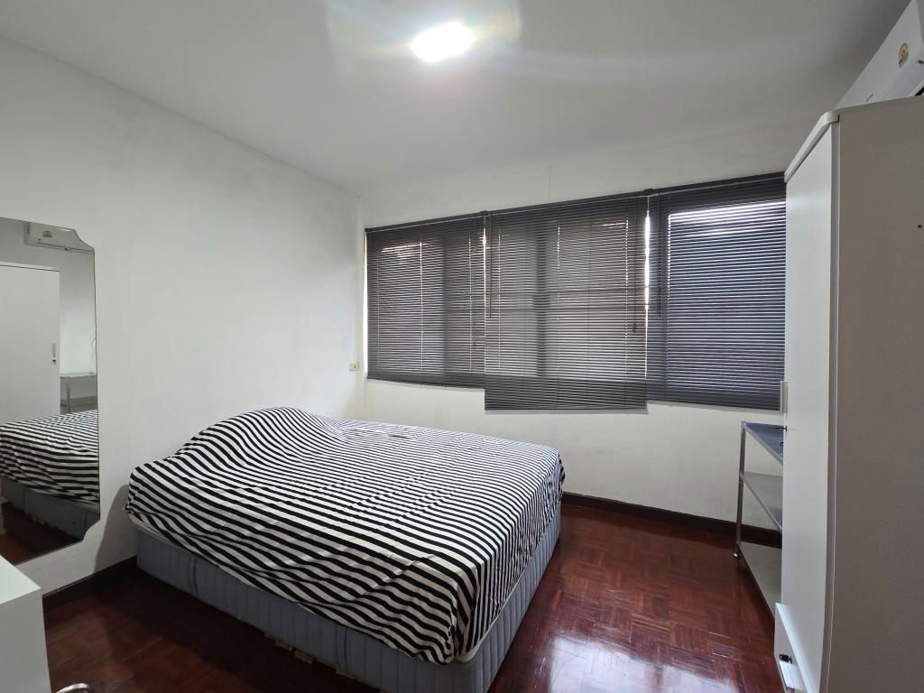 รูป ให้เช่าบ้านแฝดภายในรั้วเดียวกับเจ้าของบ้านขนาด 2 ห้องนอน 2ห้องน้ำ 150 ตรม. เดิน 10-15 นาทีถึงสถานีรถไฟฟ้าบีทีเอสเพลินจิตหรือสวนลุมฯ อนุญาตเลี้ยงสัตว์  - รูปที่ 10/54