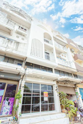 🏡ขายด่วน อาคารพาณิชย์ 3.5 ชั้น🏡  🩷 เย็นตาโฟ 1🩷  นวมินทร์ 111 แยก 1 