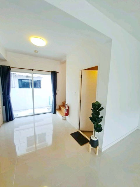 รูป ดูโฮม ทูโก สาขาประชาอุทิศ 901กม. ทาวน์โฮม 2 ชั้นให้เช่า 2 นอน สตรีทมาร์เก็ต800ม. 3น้ำ ตลาดคู่สร้าง 25 ตร.วา. - รูปที่ 4/8