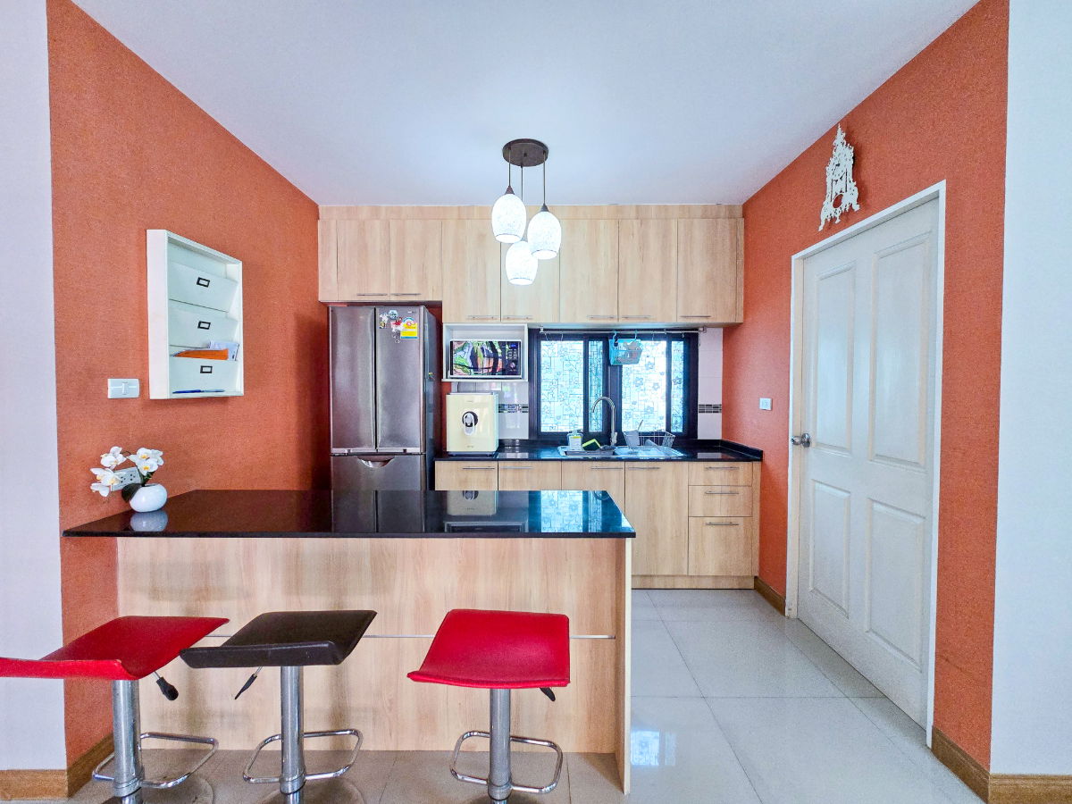 รูป ขาย บ้านเดี่ยว มบ.คีรีราชา เก้ากิโล ศรีราชา ขนาด 205ตรม. 3 ห้องนอน ตกแต่งสวย เฟอร์นิเจอร์ครบ พร้อมอยู่ - รูปที่ 6/20