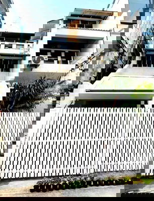 เช่าทาวน์โฮม กรุงเทพมหานคร : 🏡 บ้านเดี่ยวใจกลางกรุงเทพฯ 🚆 เดินถึง BTS Asok / Nana 💰 ให้เช่าทั้งหลัง 95,000 บาท/เดือน