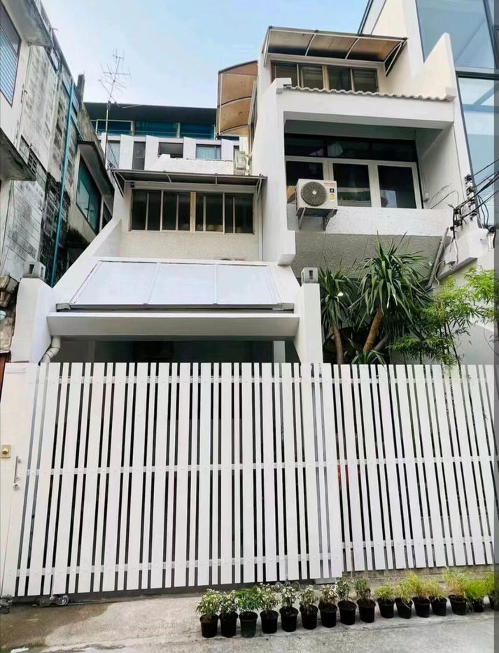 รูป 🏡 บ้านเดี่ยวใจกลางกรุงเทพฯ 🚆 เดินถึง BTS Asok / Nana 💰 ให้เช่าทั้งหลัง 95,000 บาท/เดือน - รูปที่ 1/22