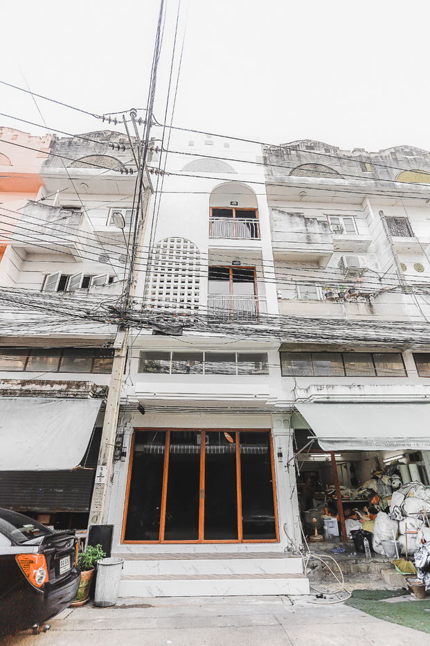 รูป ✨ ขายด่วน อาคารพาณิชย์ 3.5 ชั้น 🏠 น้องเย็นตาโฟ 3 สีขาวคลีนๆ รีโนเวทใหม่ทั้งหลัง พร้อมอยู่ ทำเลดี ✨ - รูปที่ 1/53