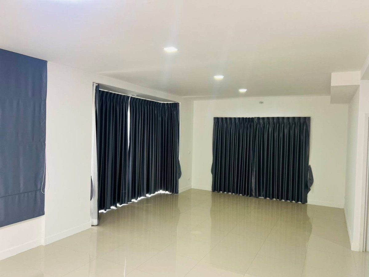 รูป บ้านเดี่ยวหลังใหญ่ ✅ขายถูกที่สุดในโครงการ 💥 หมู่บ้านชิดลม บางบัวทอง สภาพสวย พร้อมอยู่ ฿ 3,890,000 (ขายด่วน ราคาพิเศษ!) - รูปที่ 9/18