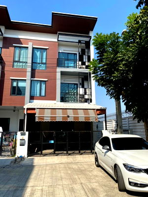 เช่าทาวน์โฮม ม.รามคำแหง 2 : เช่าทาวน์เฮ้าส์/ทาวน์โฮม  ไอฟีล บางนา ชั้นสูง ห้องมุม รีโนเวทใหม่ ดอกไม้ เขต ประเวศ กรุงเทพ CX-144900 ✅ ทักไลน์ @connexproperty ตอบทันที ทีมงานมืออาชีพ ✅