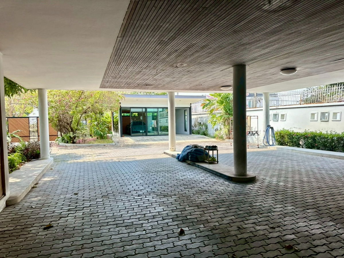 รูป 🏰 คฤหาสน์หรู 2.5 ไร่ แปลงมุม ใจกลางเทพารักษ์ 📍 หมู่บ้านศรีเจริญวิลล่า 9 ห้องนอน 9 ห้องน้ำ - รูปที่ 13/15