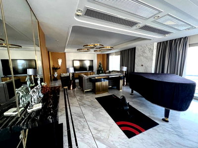 Condos for sale : SK017/Luxury condo for sale Le Raffine Sukhumvit 24, extra large room. With private swimming pool Heart of Phrom Phong