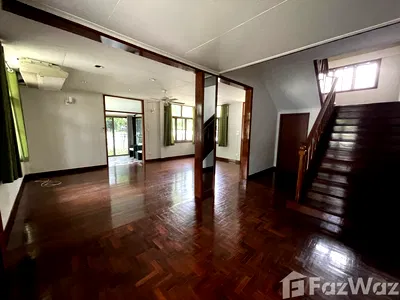 เช่าบ้านเดี่ยว กรุงเทพมหานคร : บ้านเดี่ยวให้เช่า 4 ห้องนอน ใน ทุ่งมหาเมฆ, กรุงเทพมหานคร 1163944