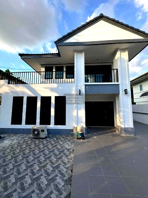 เช่าบ้านเดี่ยว โรงเรียนนานาชาติสิงคโปร์นนทบุรี (เอสไอเอสบี วิทยาเขตนนทบุรี) : เช่าบ้าน  ดิเอมเมอรัล การ์เด้น & สปอร์ตคลับ ชั้นสูง หน้ากว้าง MRT-บางรักใหญ่ บางพลับ ปากเกร็ด นนทบุรี CX-120319 ✅ ทักไลน์ @connexproperty ตอบทันที ทีมงานมืออาชีพ ✅