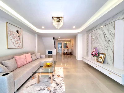 ทาวน์โฮม ชลบุรี : Townhouse for Sale in Huai Yai, Sukhumvit Road