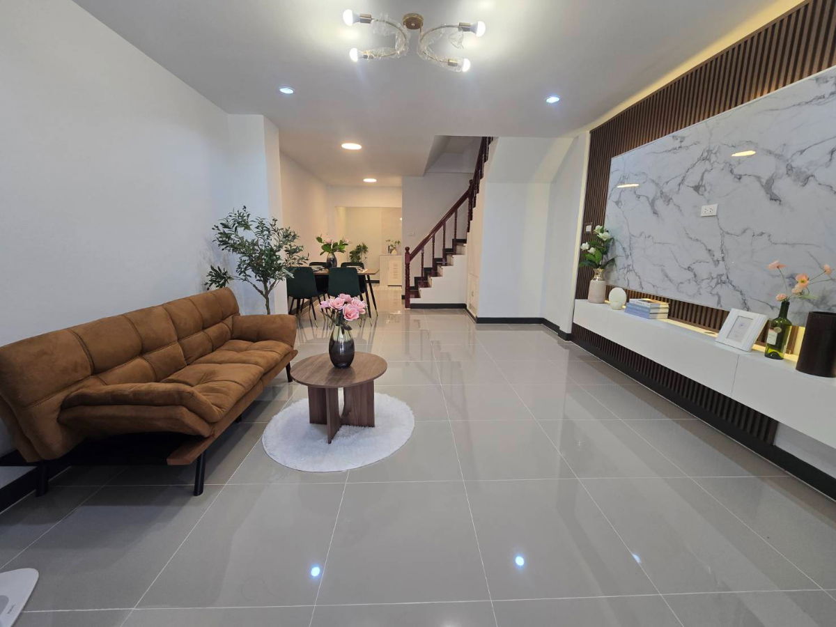 รูป ทาวน์เฮ้าส์ 2 ชั้น ตกแต่งใหม่ทั้งหลัง ทำเลดี ถนนหทัยราษฎร์-ไทยรามัญ หมู่บ้าน เคซีรามอินทรา8 ซ.28 ถนนไทยรามัญ หทัยราษฎร์ คลองสามวา - รูปที่ 8/36