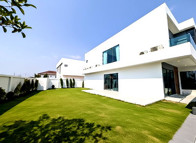 เช่าบ้านเดี่ยว ชลบุรี : Luxury 5 bedroom Villa for Rent in East Pattaya