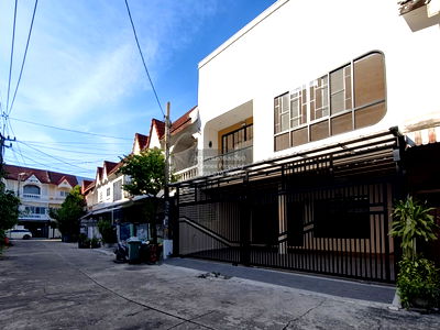 Townhouses for sale Rattana Bandit University (Rbac) : For Sale Townhouse/Townhome  , Prachakornthai Ladproa 93 , wide frontage , newly renovated , Wang Thong Lang , Wang Thong Lang , Bangkok , CX-142731 ✅ Live chat with us ADD LINE @connexproperty ✅