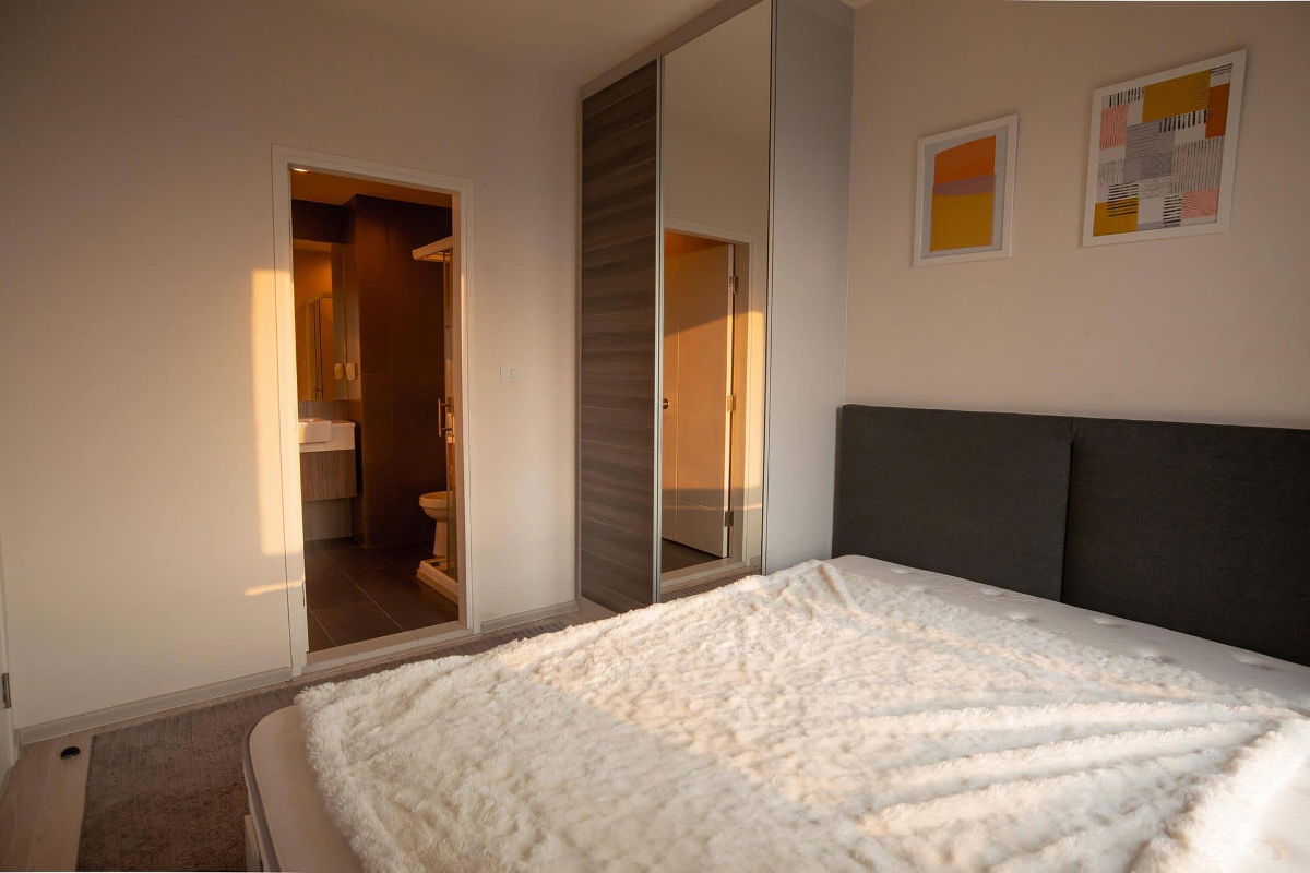 รูป มีระเบียง 🍀 ให้เช่า เซ็นทริค รัชดา - ห้วยขวาง 🍀  สนใจแอดไลน์ @zcondo (มี@นำหน้า) 🔥 C3652 - รูปที่ 3/10