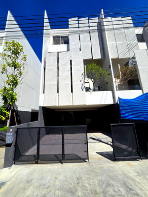 เช่าโฮมออฟฟิศ กรุงเทพมหานคร : ให้เช่า ทาว์นโฮม 3 ชั้น โครงการ NUE VERSE กรุงเทพกรีฑา บ้านใหม่ หิ้วกระเป๋าพร้อมอยู่ 