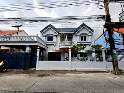 เช่าบ้านเดี่ยว ซอยปุณณวิถี (สุขุมวิท 101)  : RH023626 For rent : Newly renovated 2-story detached house with 6 bedrooms in Sukhumvit 101/1 area, Ready to move in.