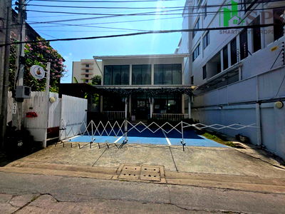 เช่าอาคารพาณิชย์ กรุงเทพมหานคร : อาคารพาณิชย์ ให้เช่า อยู่ที่ สุขุมวิท 63 ใกล้ถนนใหญ่ (SPSJP123)