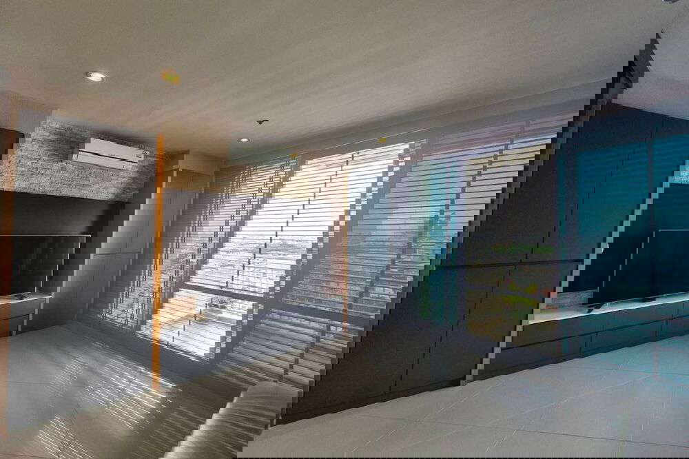 รูป ขาย -เช่า !! วิวสวยมาก, ห้องมุม, ห้องหายาก !! 🔥 Code C20260200008....The Empire Place, 2 นอน, 2 น้ำ, ชั้นสูง 11+, แต่งครบ, พร้อมเข้าอยู่, ราคาพิเศษ!! - รูปที่ 2/13