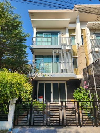 3-bed townhouse for sale, 163 sqm, 26 sq wah, Townplus Prachauthit