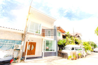 ทาวน์โฮม ลาดพร้าวตอนกลาง โชคชัย 4 ลาดพร้าว 71 นาคนิวาส : ขายทาวน์เฮ้าส์/ทาวน์โฮม  บ้านเฟรนชิฟ รีโนเวทใหม่ ลาดพร้าว เขต ลาดพร้าว กรุงเทพ CX-118524 ✅ ทักไลน์ @connexproperty ตอบทันที ทีมงานมืออาชีพ ✅