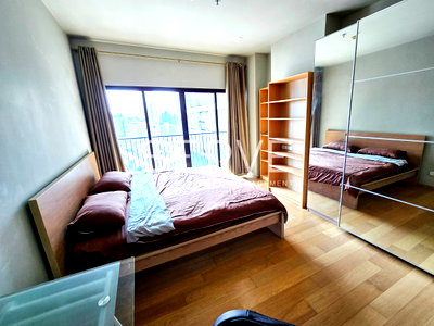 Condos for rent : 1 Bed Large Room   City view Fully furnished Good Location Close to BTS Phaya Thai and Airport Line Phaya Thai 200 m. @ Noble Revent
