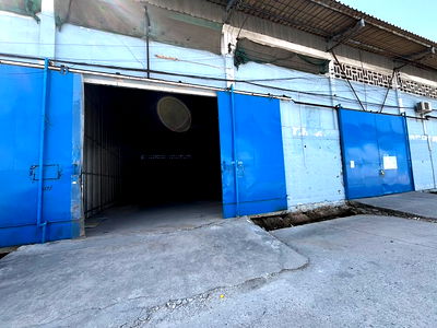 เช่าโรงงาน สนามบินสุวรรณภูมิ : ให้เช่าโกดังพร้อมสำนักงาน ติดถนนกิ่งแก้ว บางพลี พื้นที่ 300 ตารางเมตร รถใหญ่ทุกประเภทเข้าออกได้