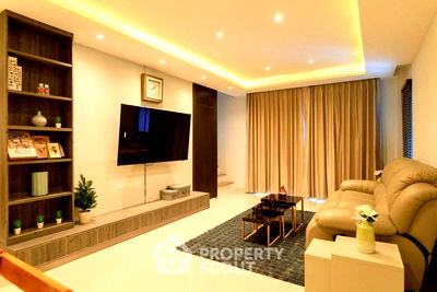 Townhouses for sale Samut Prakarn : 4-BR Townhouse in Bang Kaeo (ID 2638968)