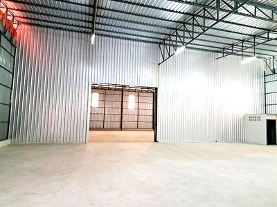 เช่าโรงงาน ม.รัตนบัณฑิต (อาแบค) : ให้เช่าโกดังลาดพร้าว 101โพธิ์แก้ว นวมินทร์111โยธินพัฒนา  พื้นที่ใช้สอยพื้น300ตรม มีห้องน้ำ พร้อมที่จอดรถ 