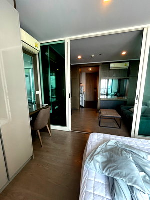 คอนโดให้เช่า : คอนโดใกล้ MRTพระราม 9 ห้องหใหม่ แต่งครบพร้อมเข้าอยู่ราคา15,000บาท/เตือน 