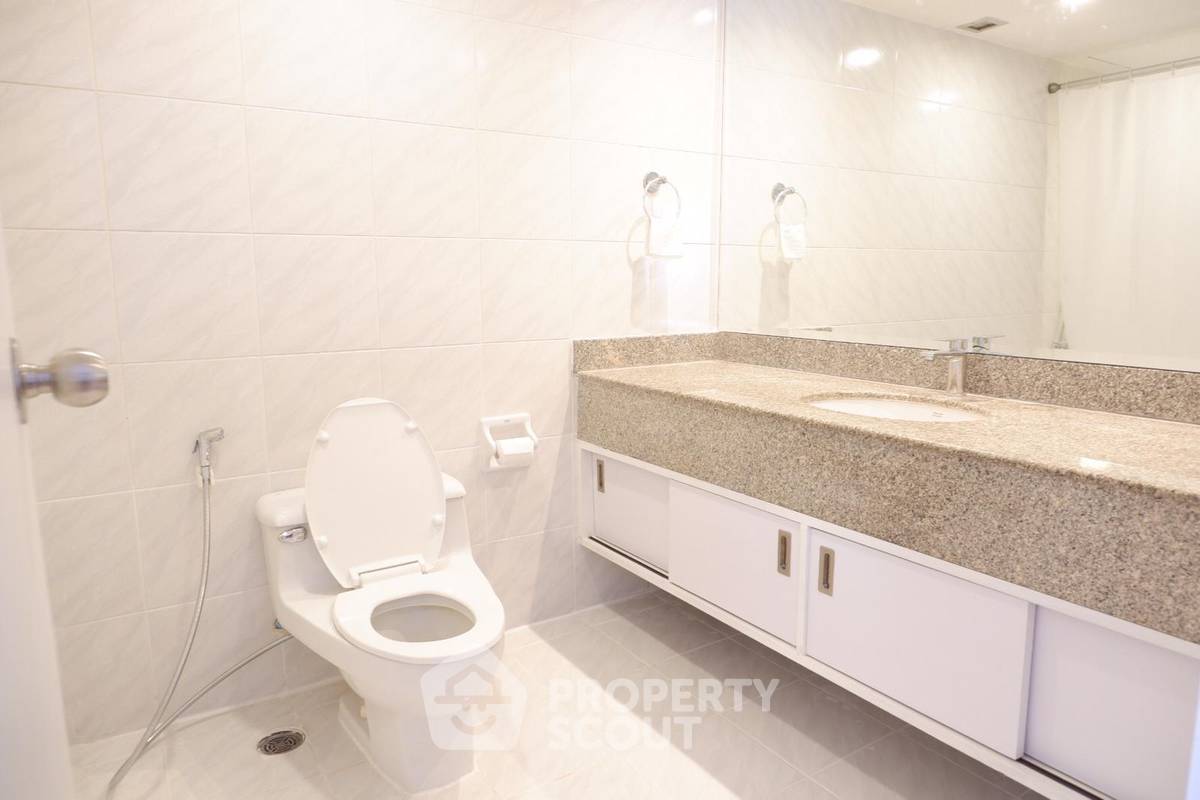 picture 2-BR Condo at Omni Tower near BTS Nana (ID 825658) - 4/7