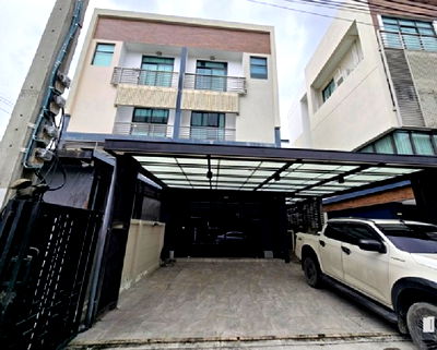 เช่าโฮมออฟฟิศ เขตบึงกุ่ม : ให้เช่าอาคาร / Home Office 3.5 ชั้น โครงการ ดิสทริค เอกมัย รามอินทรา / ซอยรามอินทรา 40 /เฟอร์นิเจอร์ Built In / แอร์ทั้งอาคาร / จดบริษัทได้