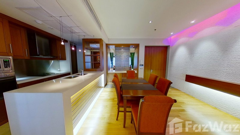 Condos for sale : Luxurious Renovated Lake Facing 2BR Condo at the Lakes 575868