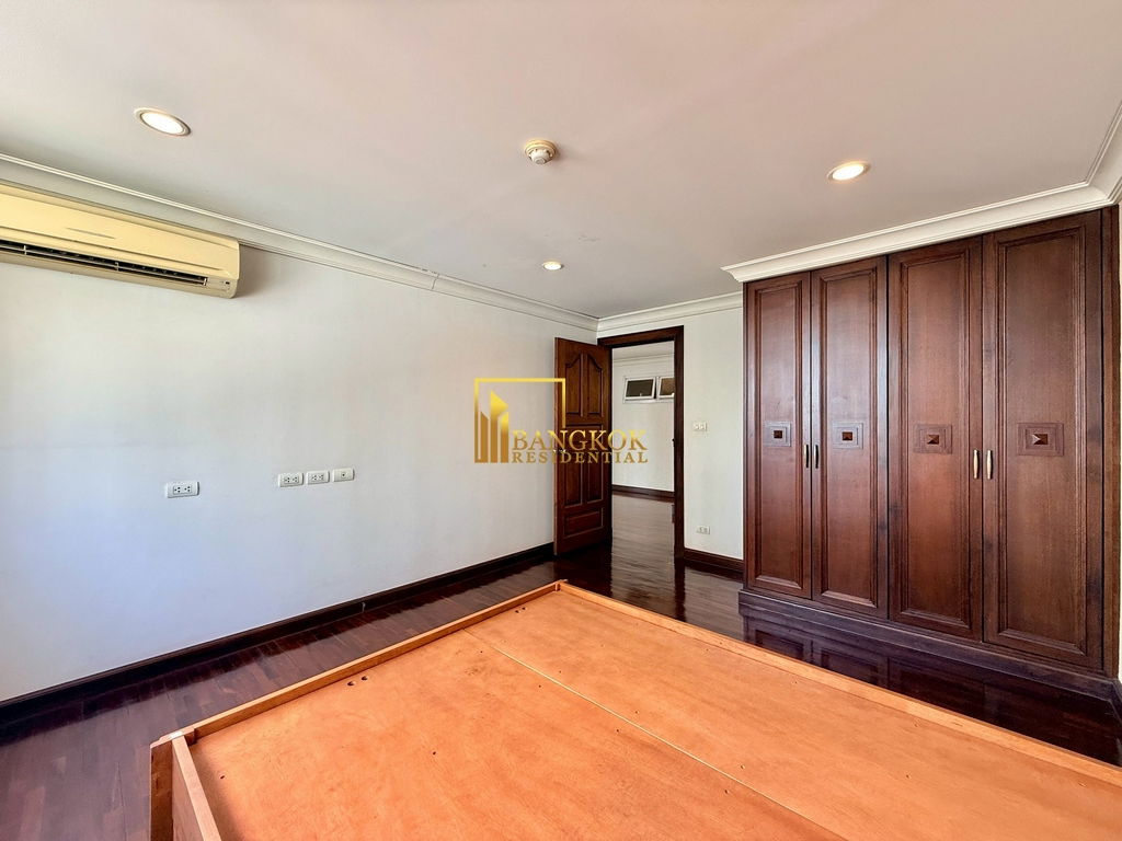 รูป Spacious 4 Bedroom Duplex Apartment For Rent in Phloenchit - BR0379AP - รูปที่ 26/48