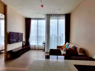 Condos for sale : SK026/Urgent Sale Foreign Quota Luxury Condo at The Esse Asoke High Floor with Tenant